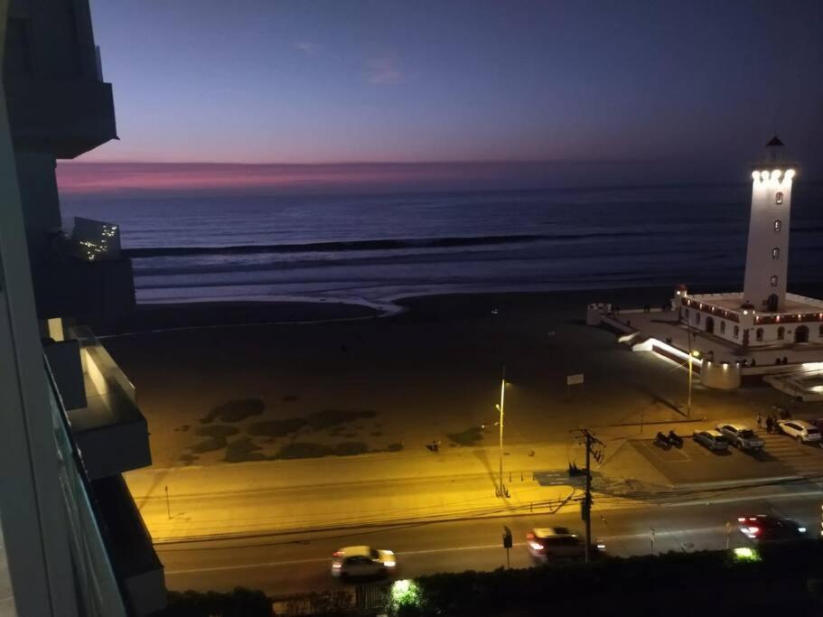 Depto. Frente A La Playa Con Hermosa Vista Al Mar Y Faro La Serenaアパートメント エクステリア 写真